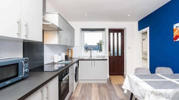 Fridge, stovetop, dishwasher, electric kettle