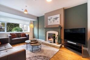 Living area - Work Ready Home - Aberdeen - Garden - Fast Wifi (Edinburgh)