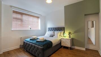 2 bedrooms, iron/ironing board, free WiFi, bed sheets