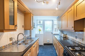 Fridge, stovetop, dishwasher, electric kettle - Work Ready Home - Aberdeen - Garden - Fast Wifi (Edinburgh)