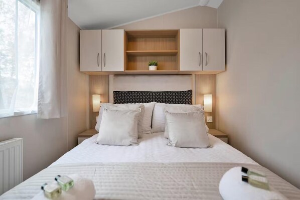 3 makuuhuonetta, silitysrauta/-lauta, ilmainen Wi-Fi, vuodevaatteet