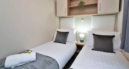 Salt & Sand Retreat - Sleeps 6 - Seton Sands Beach
