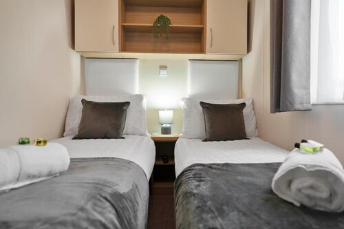 Salt & Sand Retreat - Sleeps 6 - Seton Sands Beach