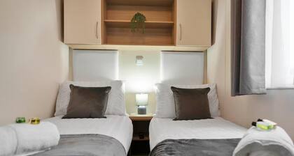 Salt & Sand Retreat - Sleeps 6 - Seton Sands Beach