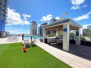 Outdoor dining - Sophisticated 2bdrm Condo with Stunning Views (Honolulu)
