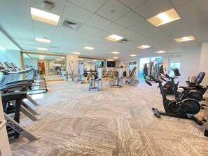 Fitness Center - Sophisticated 2bdrm Condo with Stunning Views (Honolulu)