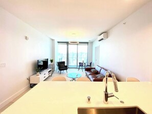TV, offices - Sophisticated 2bdrm Condo with Stunning Views (Honolulu)