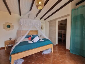 1 bedroom, desk, iron/ironing board, free WiFi - LE MALIATA "Villa Vue Mer piscine Privée" (Sea View Private Pool) (Saint-François)