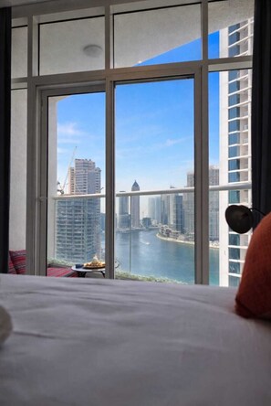 Iron/ironing board, WiFi, bed sheets - LUXURY STUDIO • Burj Khalifa view • Swimming pool and gym (Dubai)