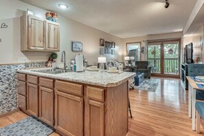 Interior - Modern Charmer 1 mile from Silver Dollar City! (Branson West)