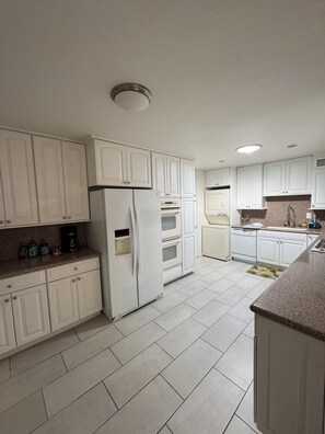 Fridge, microwave, oven, stovetop - 1-minute Walk to Downtown El Paseo! 2BR/2BA Condo w/ Kitchen (Palm Desert)