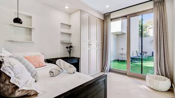 Skrivebord, strygejern/strygebræt, weekendseng, Wi-Fi