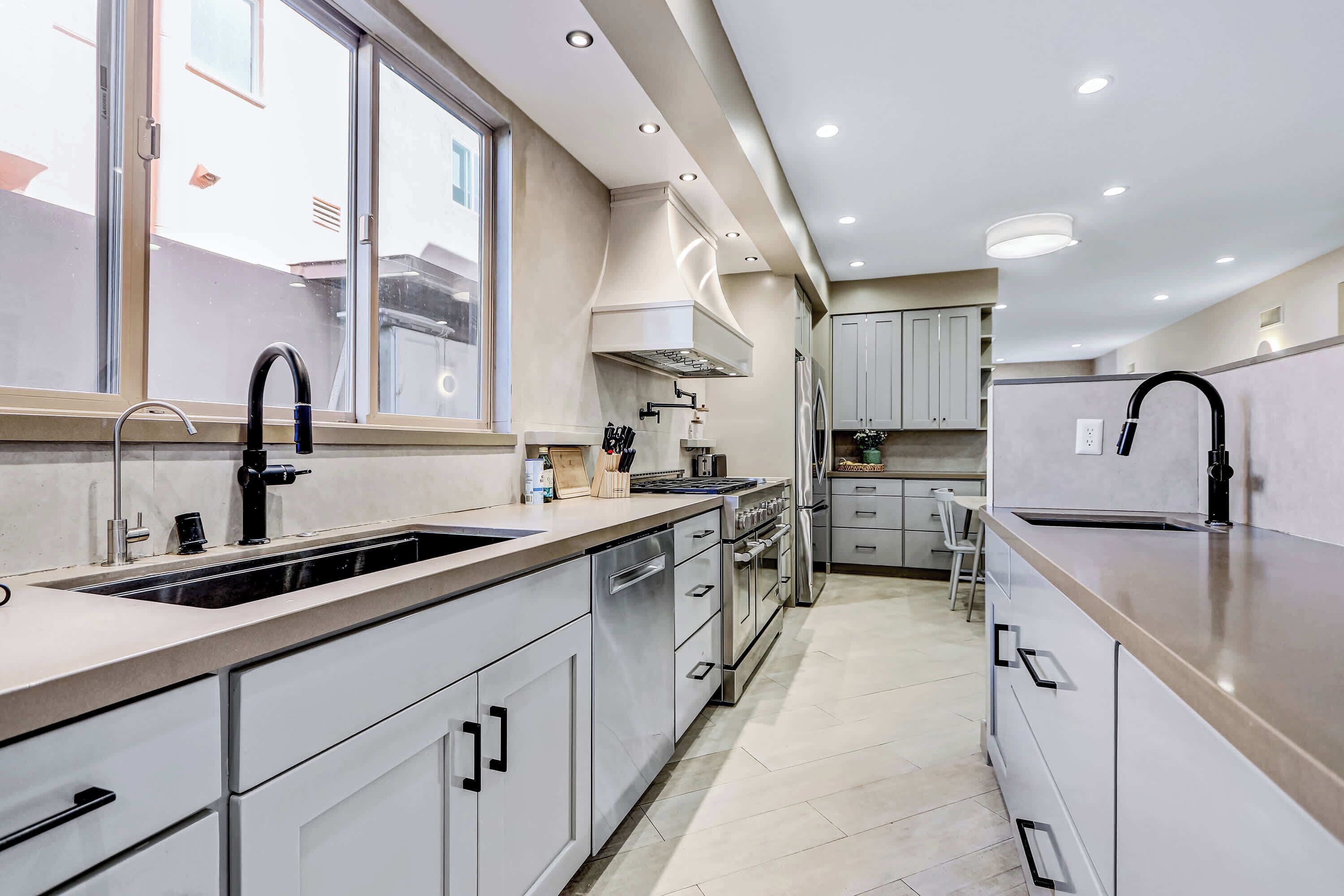 冰箱、微波炉、烤箱、炉灶