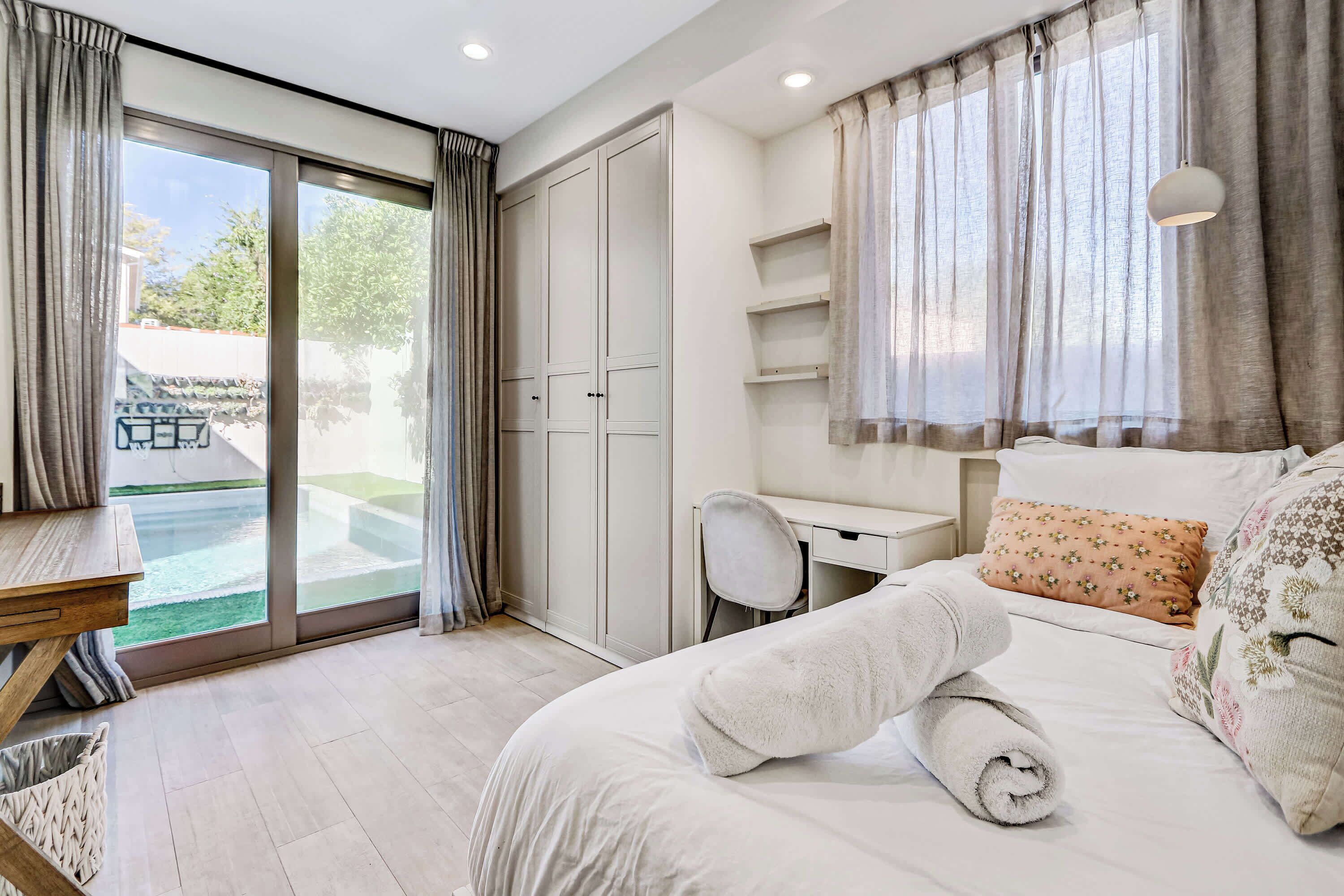 Skrivebord, strygejern/strygebræt, weekendseng, Wi-Fi