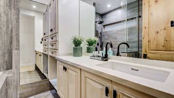 Shower, hair dryer, towels, shampoo