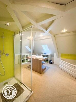 Shower - Gîtes de France® - La Terrasse (CARENNAC)