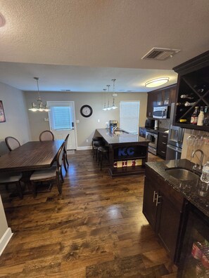 Microwave, oven, stovetop, dishwasher - 2-bedroom townhome in beautiful downtown Kansas City (Kansas City)