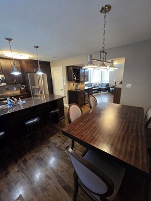 Dining - 2-bedroom townhome in beautiful downtown Kansas City (Kansas City)