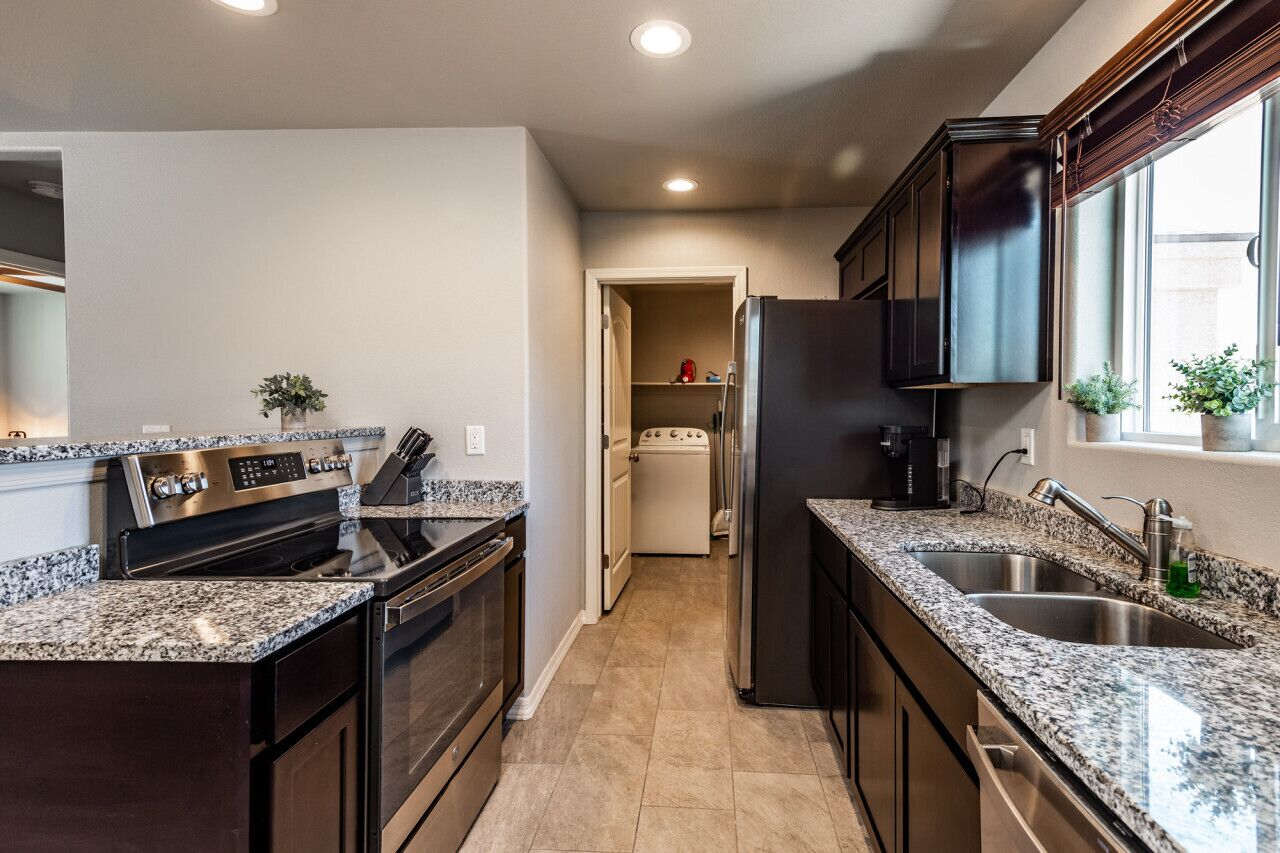 冰箱、微波炉、烤箱、炉灶