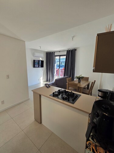 Peaceful 1-bedroom apartment with AC in Florianópolis