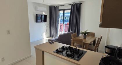 Peaceful 1-bedroom apartment with AC in Florianópolis