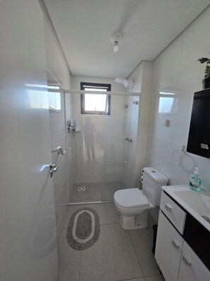 Hair dryer, towels, soap, toilet paper - Peaceful 1-bedroom apartment with AC in Florianópolis (Florianópolis)
