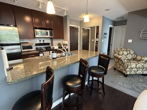 Fridge, microwave, oven, stovetop - FIFA Downtown Oasis | Huge Patio | Pool, Hot Tub | Free Parking | Sleeps 6 (Vancouver)