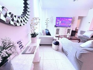 Living area - Entire home in Palm Coast, Florida (Palm Coast)