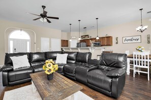 Living area - Game Room - Wind Creek Casino- RTJ Golf - 3 Beds - 2 Bath (Wetumpka)
