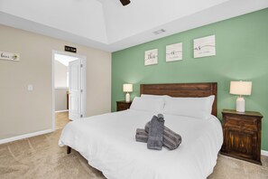 3 chambres, fer et planche à repasser, Wi-Fi, draps fournis