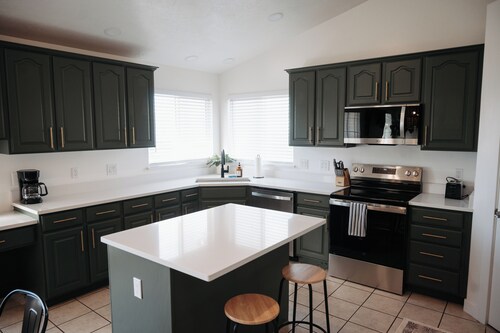 Spacious 6BR 3BA • Sleeps 16 • Across from Large Park