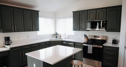 Spacious 6BR 3BA • Sleeps 16 • Across from Large Park