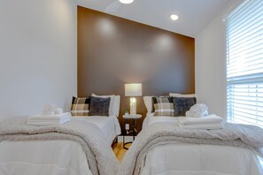 4 bedrooms, iron/ironing board, WiFi, bed sheets - The Nashville Note/ Modern/ 9mindowntown/NearAirport/HiSpeedWifi/Lots of Parking (Nashville)