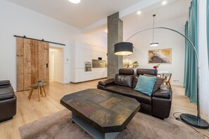 Living area - Comfortable 2-Bedroom Apartment in Prime Praha 2 Location (Praha 2)