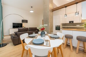 Dining - Comfortable 2-Bedroom Apartment in Prime Praha 2 Location (Praha 2)