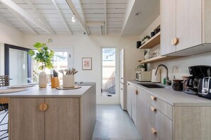 Fridge, microwave, oven, stovetop - Sunny & Spacious Duplex ~ Mins to Beach ~ Parking! (San Diego)