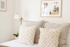1 bedroom, iron/ironing board, travel cot, WiFi - Unique & Cozy Gem: Mins to Beach ~ Patio (San Diego)