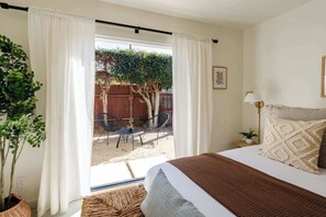 1 bedroom, iron/ironing board, travel cot, WiFi - Unique & Cozy Gem: Mins to Beach ~ Patio (San Diego)
