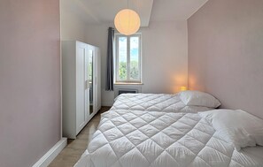 4 chambres, lit de bébé portatif, accès au Wi-Fi (inclus)