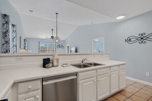 Private kitchen - Fairways to Seashells (Sunset Beach)