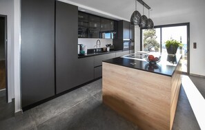 Fridge, microwave, oven, stovetop - Cozy home in Beaumes-de-Venise (Beaumes-de-Venise)