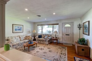 Interior - The Good Ole' Days (Holly Hill)