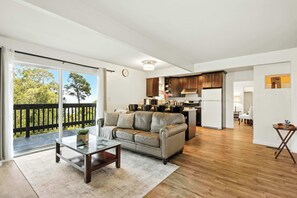 Interior - Marbella Lane Natural Bayview Escape Near SFO (Daly City)