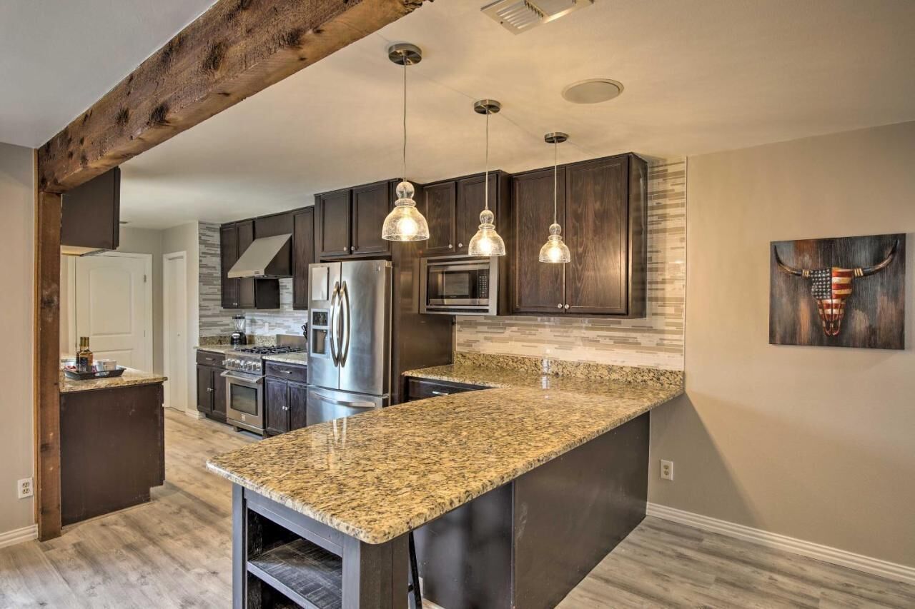 House (5 Bedrooms) | Interior