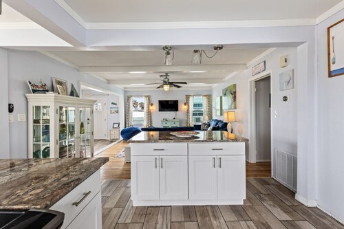 Three Oars Beach Surf Shack Pool, Oceanview, Game Room