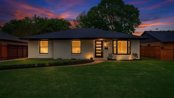 House (3 Bedrooms) | Front of property