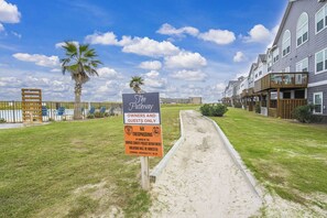 Interior - Pathway to the Sea 108 - Steps to the Beach! (Corpus Christi)