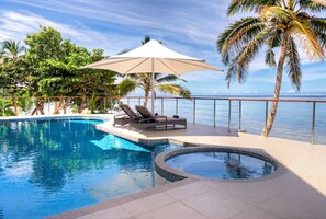 Pool - LomaniWai luxurious all-inclusive beachfront villa (Nadroga-Navosa)