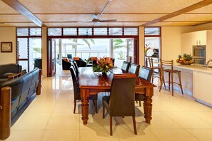 Dining - LomaniWai luxurious all-inclusive beachfront villa (Nadroga-Navosa)