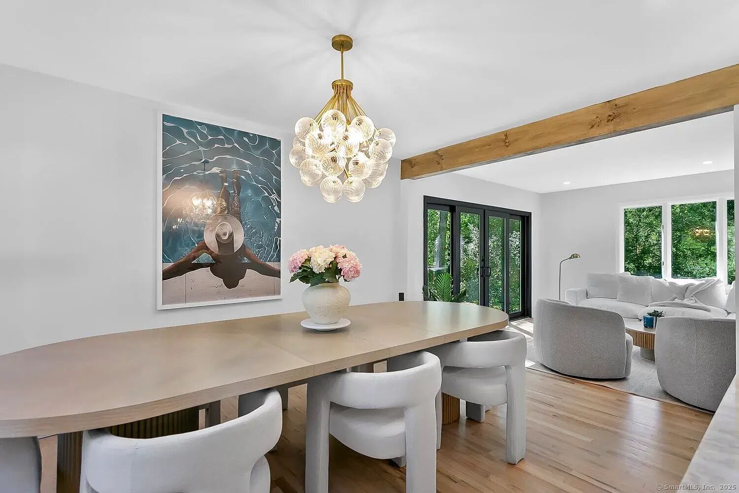 Casa de lujo, vista al jardín | Restaurantes